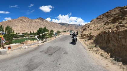 Candidate rider: black_bike/none