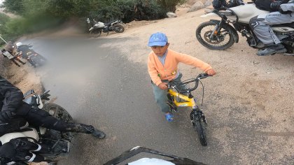 Candidate rider: white_bike/soft bags